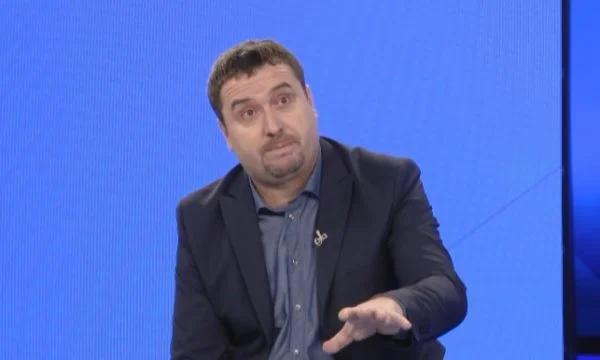 Der lokale Jugendflug, Latifi: Wirtschaftliche Entwicklung sollte Menschen angeboten werden, nicht Religion zu lehren