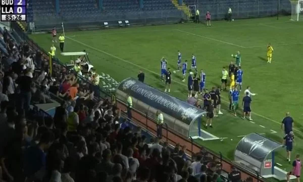 Gli appassionati di squadra di Podgorica hanno attaccato la banca di riserva Lapi