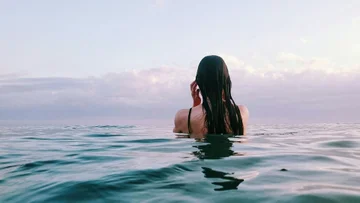 Avoid these 4 foods before swimming