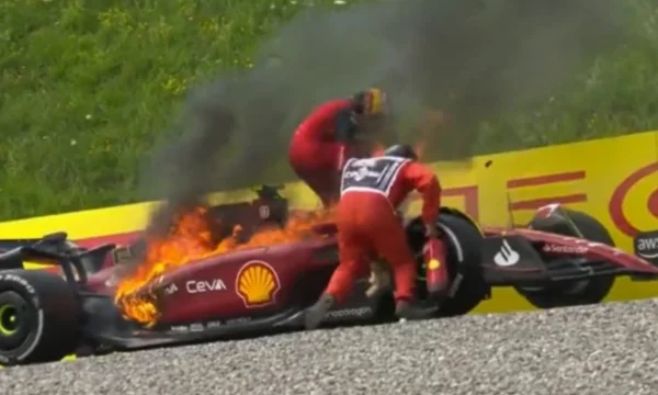 Fear and panic in the GP Austria: The Ferrari gets caught in flames, the pilot leaves the car quickly