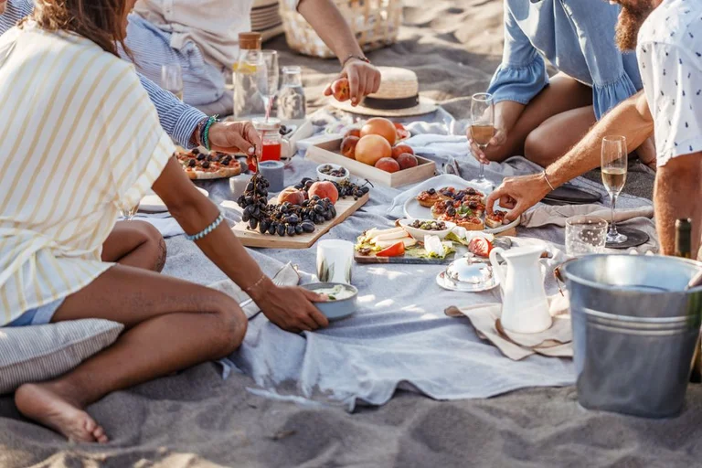 Yes, you can lose weight during vacation days
