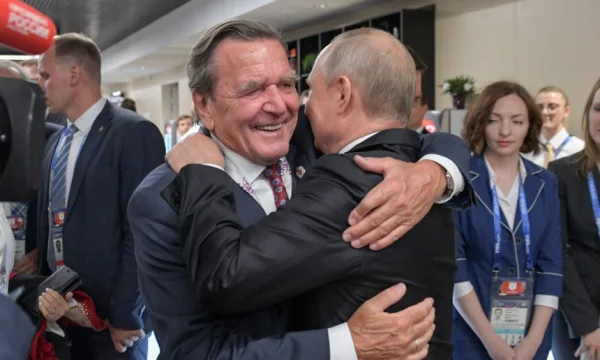 Germany's former caclari refuses to cut ties with Putin