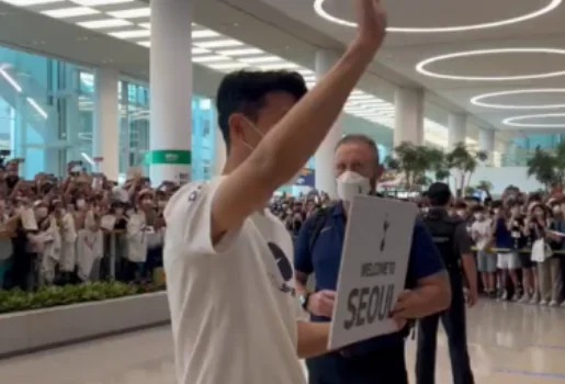 Son es un gran anfitrión en el aeropuerto de Corea del Sur.