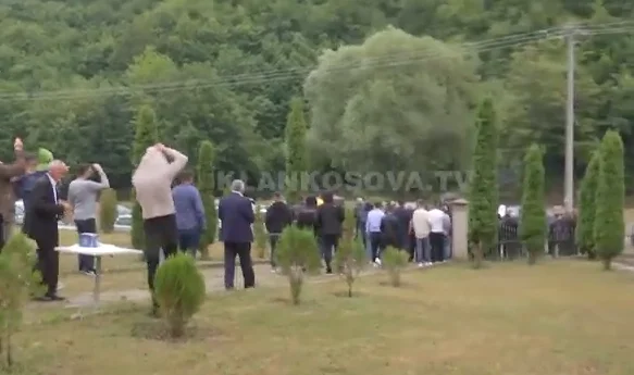 A pesar de las llamadas de imam, la lata para Kurban Bajram
