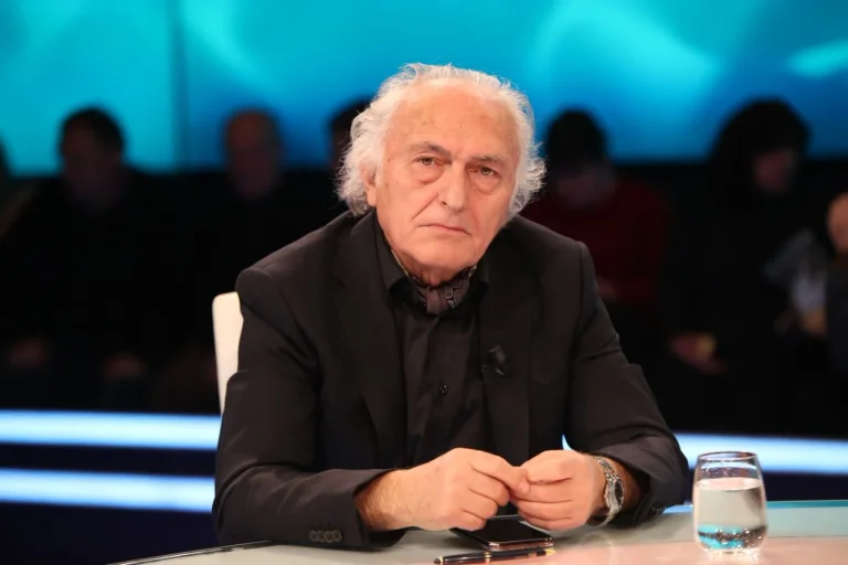 Frroc Cupi mentions three journalists who were threatened by life after Kastriot Myftaright. Interrogating the murder-study hoja