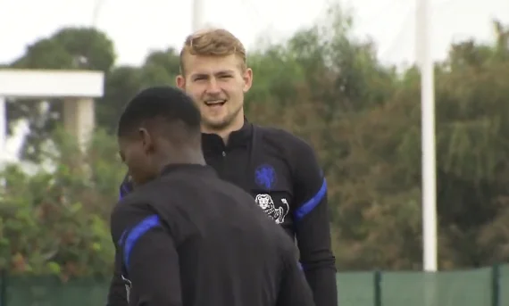 Bayerni lance une offre à Juventus pour Matthijs de League, publié le prix