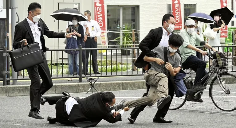 In 15 foto: L'ex primo ministro Abe's Murder