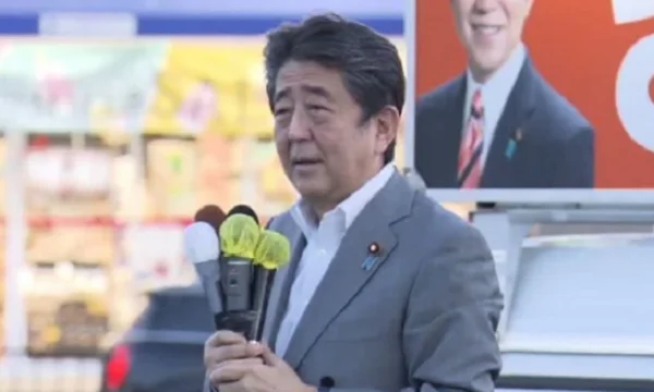 El ex primer ministro japonés disparó en armas mientras daba discurso