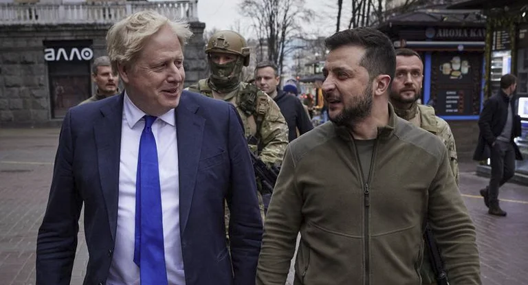 Zelensky parla a Johnson dopo le sue dimissioni: Lo chiama un amico dell'Ucraina