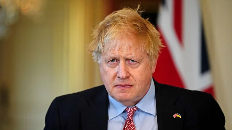 Johnson trifft Regierung Kabinett, will bis Herbst