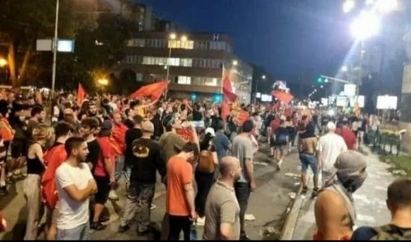 Protesters dispersos ante la Asamblea de Macedonia