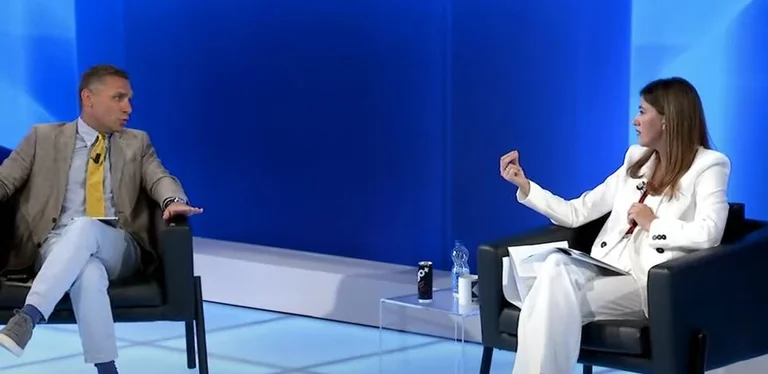 Minister Haxhiu wird in der Debatte ein wenig nervös: Verlassen Sie mich zurück? Du bist vier, ich bin eins