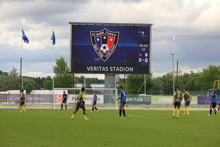 L'incontro in Finlandia conclude che la carta rossa costa luce, sconfitta dall'Inter Turk