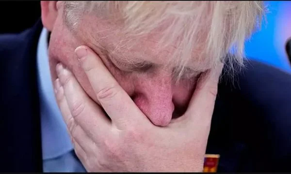 El gobierno de Johnson, dos ministros del gabinete británico dimitieron