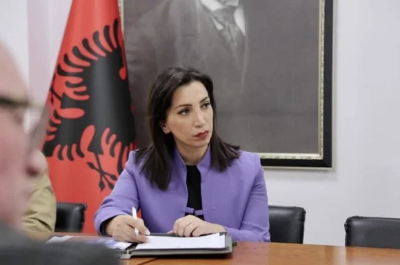 Teachers' salary up 6% in Albania