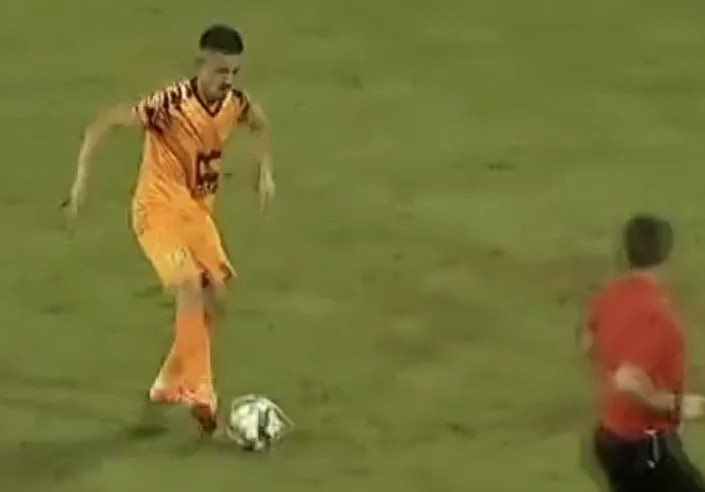 Guarda di nuovo con il video Gripshi vs Zalgiris' goal in Champions.