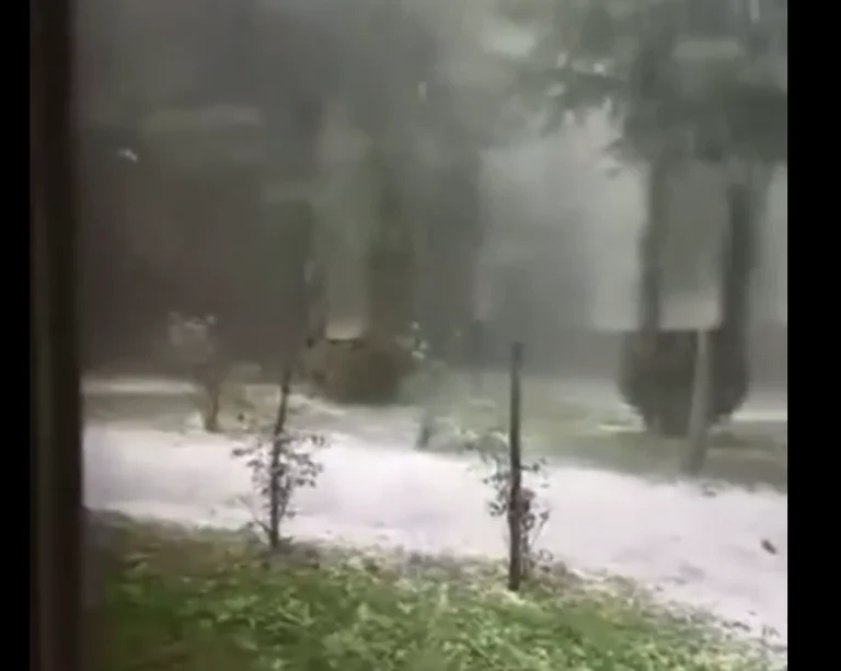 Les pluies incluent le Kosovo, la grêle à Decan (VIDEO)