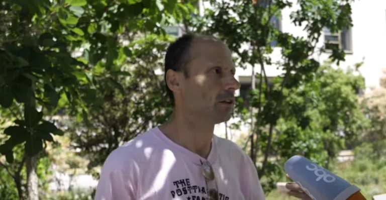 Citizen: I don't get married until I'm 50 because I don't want to argue with my wife.