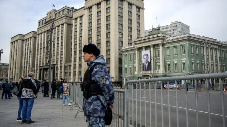 Work and overtime: Russia to put businesses in military service