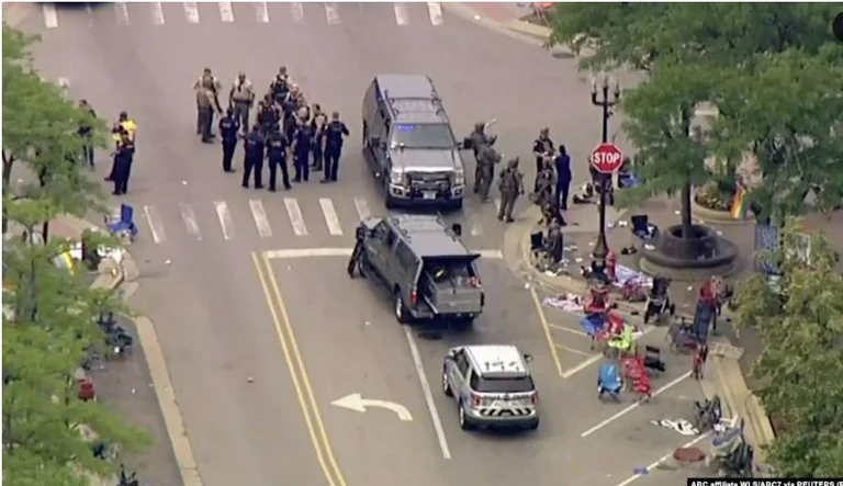 Sei morti di tiro al 4 luglio Parade vicino a Chicago