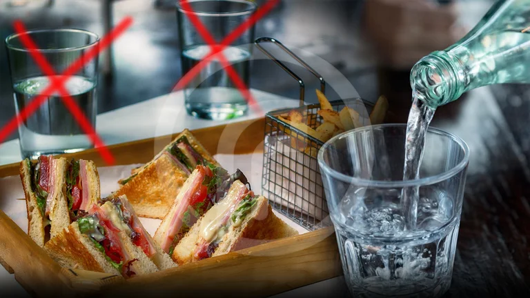 Je prends l'eau avec moi : Gastronomia sépo est un verre de café ou de pain