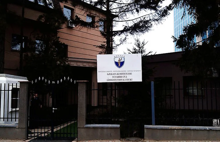 Gjykata Kushtetuese: Rrëzoi dy presidentë, e la PDK-në pa kryeministër qe 6 vjet, rrëzoi “Zajednicën”