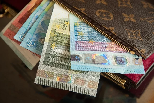 Average available income of lowest Albanians in Europe