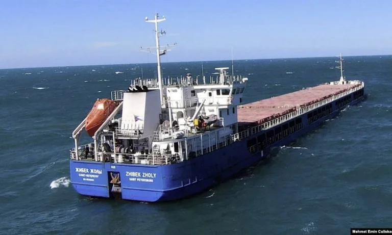 La Turchia vieta la nave russa, indaga le accuse dell'Ucraina di grano rubato