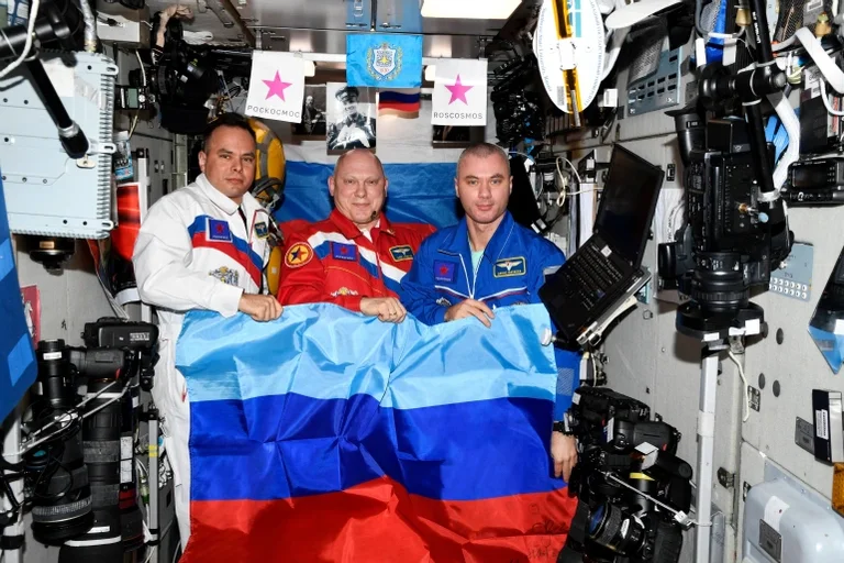 cosmonauti russi anche gioire nella cattura della città ucraina