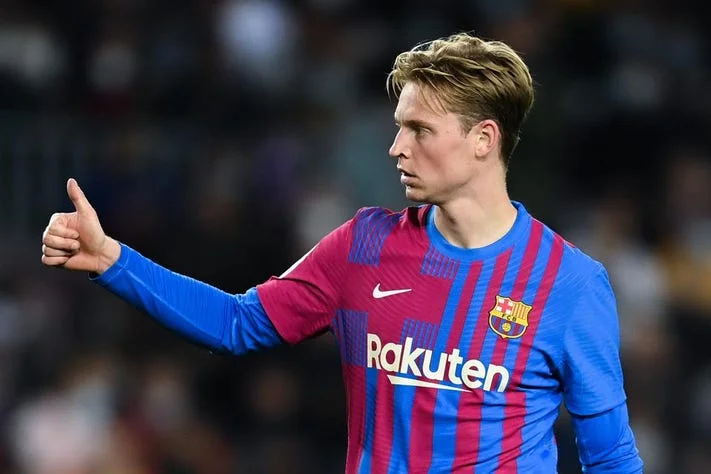 Barcellona e Manchester United molto vicino a De Jong