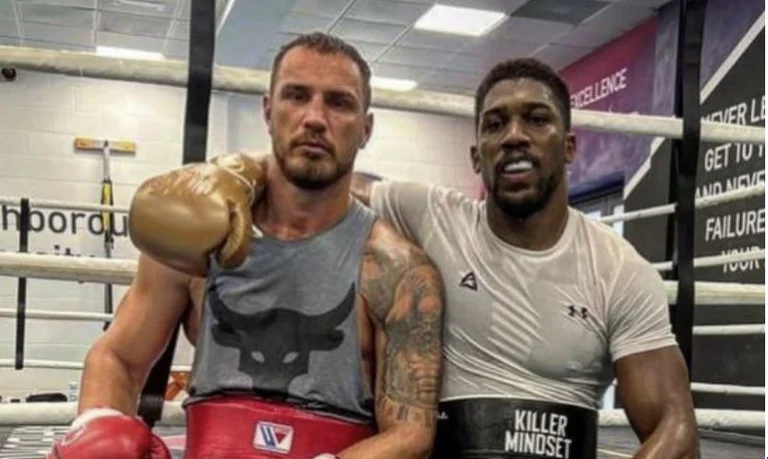 El boxeador albanés ayuda a Anthony Joshua prepararse para remedic contra Usik