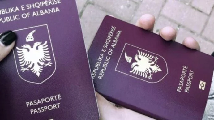 L'intérêt des Kosovars pour l'obtention d'un passeport albanais augmente