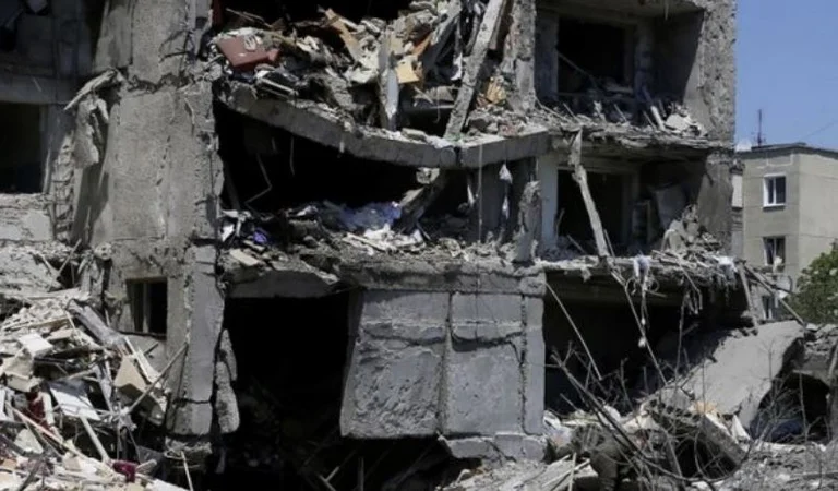 La Russie attaque durement à Slovyansk, enregistre des morts et des blessés