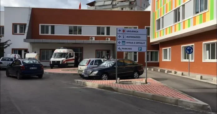 Mamma salta dal secondo piano dell'ospedale con il suo neonato a Saranda