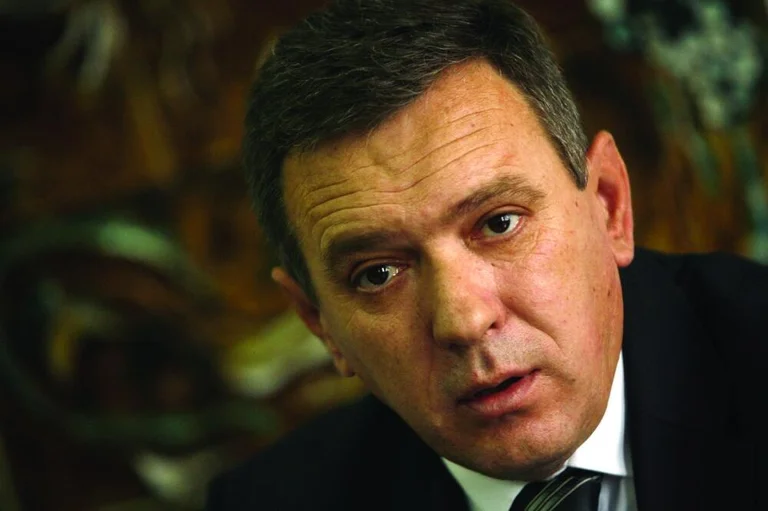 Bogdanovich: Vuciq quiere intimidar a los serbios en Kosovo con declaraciones de guerra