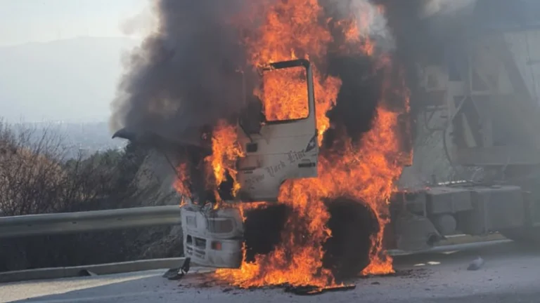 Two Albanian trucks burned in Zubin Potok