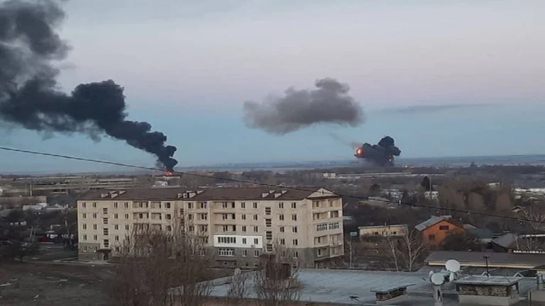I russi attaccano i civili, quattro morti e 12 feriti a est dell'Ucraina