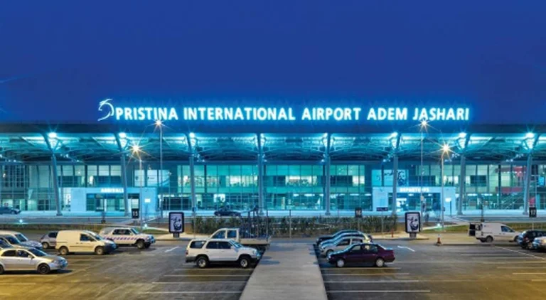 L'aereo che ha lasciato Pristina torna a Stoccarda, ha avuto problemi tecnici