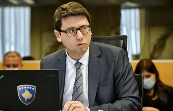 Les députés de l'opposition insistent pour retirer le Trust, Iron Murati l'appelle"Crimatarapaise"