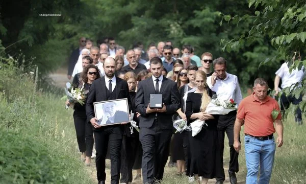 Dernier adieu au poète Jevdet Bayray