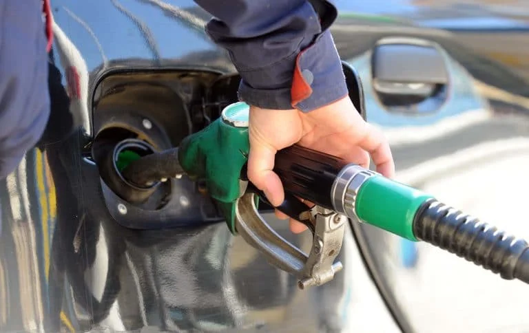 Preţul petrolului restabilit în Albania