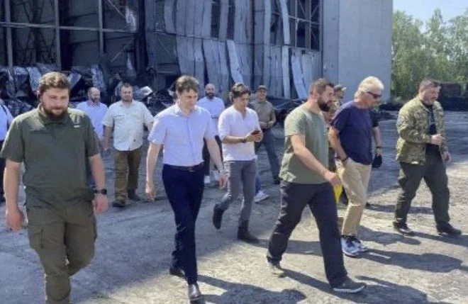 Sir Richard Branson goes to Ukraine, meets with Voldymyr Zelensky