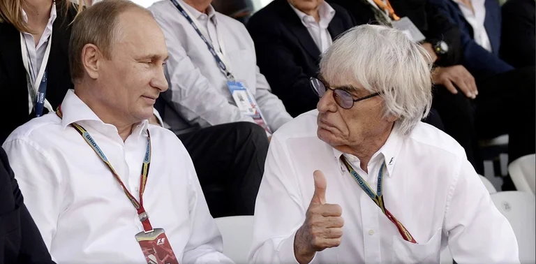 “Zelensky comico, Putin persona sensibile e prenderei una pallottola per il