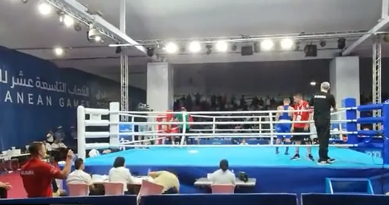 Der Richter half dem algerischen Boxer Alman Beqiri, das Spiel sofort zu liefern