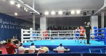 Der Richter half dem algerischen Boxer Alman Beqiri, das Spiel sofort zu liefern