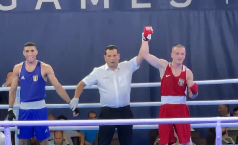 Kosovo boxer Rettung Bajoku besiegt ägyptische Essam Amen und geht in die Halbfinale der Mittelmeerspiele