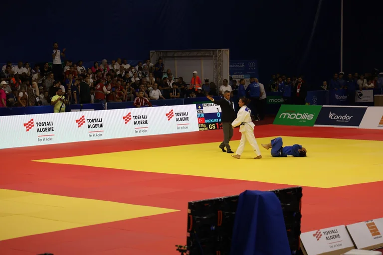 Time when Flaka Loja brings down Turkish opponent and wins bronze