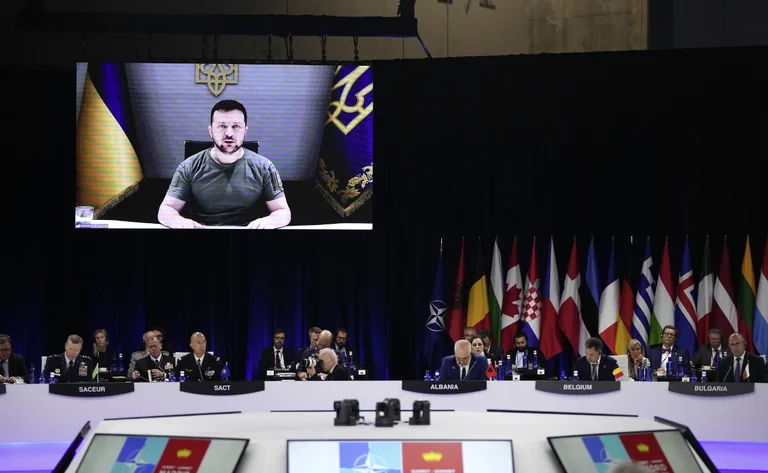 Zelensky warns NATO: Moscow ambitions do not stop in Ukraine