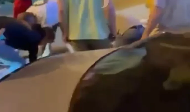 Schwere Sicht. Video kommt aus Pristina Unfall, wo sie verletzt sind zwei Mädchen