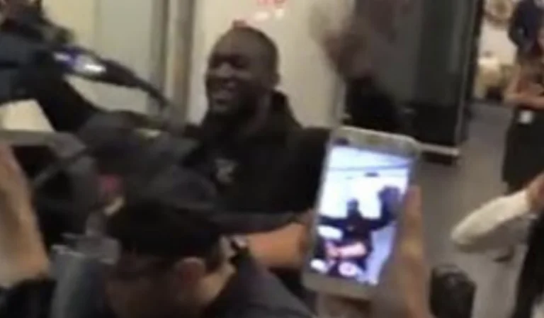 Luke lands in Italy, interested fans look forward to him with enthusiasm
